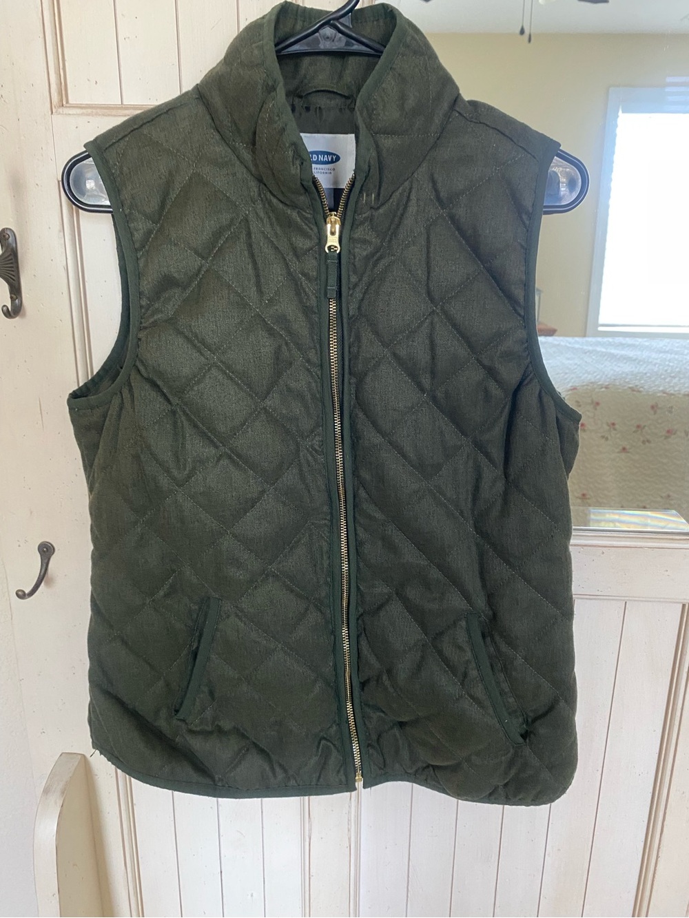 Old Navy Lightweight Quilted Vest in Olive
